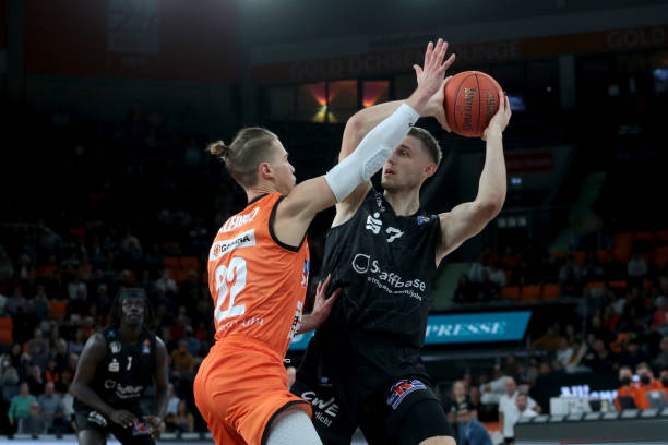 更让他的 更让他的