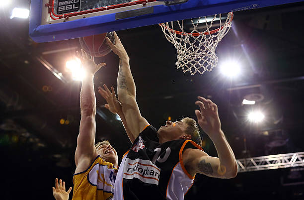 更考验了他 更考验了他